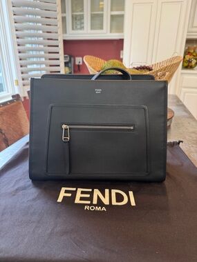FENDI Runaway Medium Leather Tote Bag Black